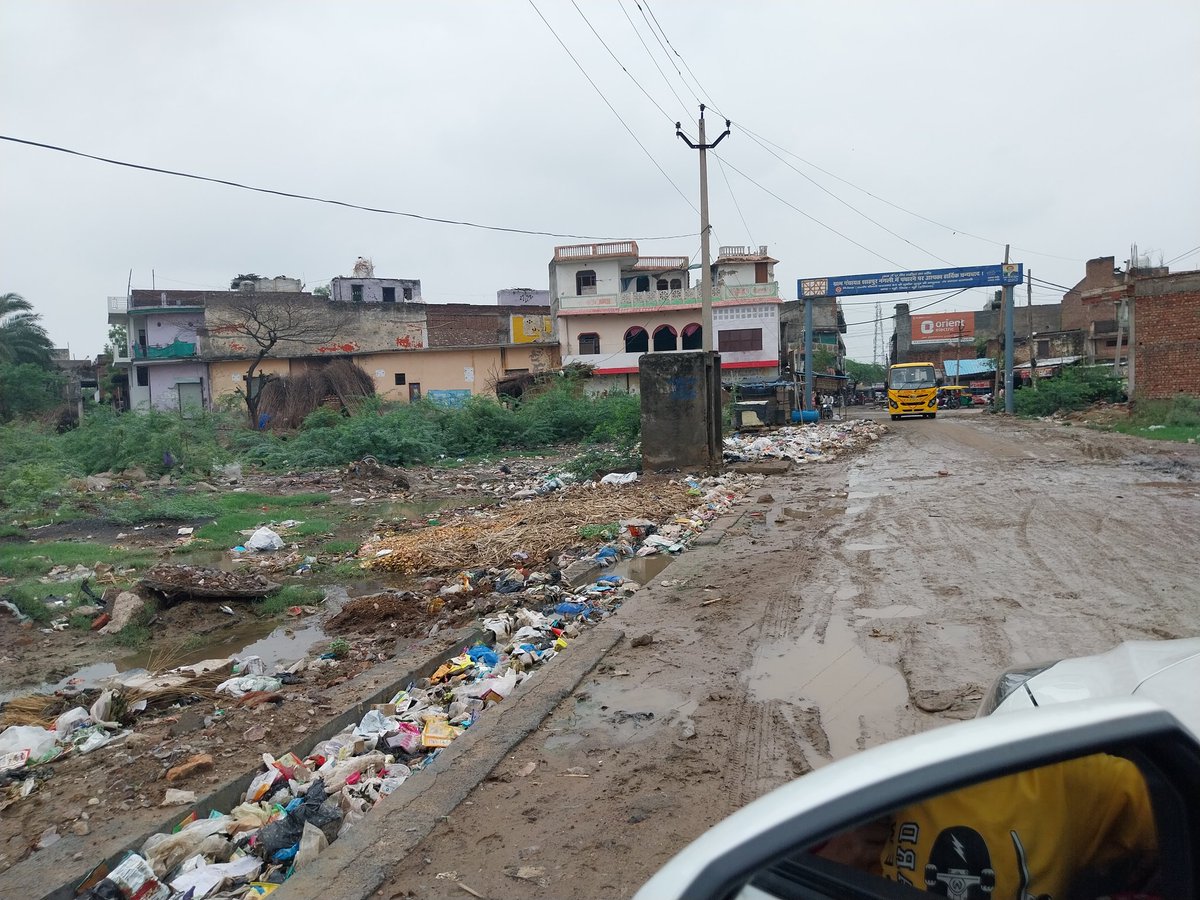 ZareenH1's tweet photo. @cmohry hi sir..   Nangli road nuh Haryana  ki ye kuch khoobusrat tasweere hai.. bhtt butaa haal hai sir.. roz hame bhi hamare bcho ko bhi prshaani jhelni pdti hai. Plz do something for this.. https://t.co/ezTgvfBjLI