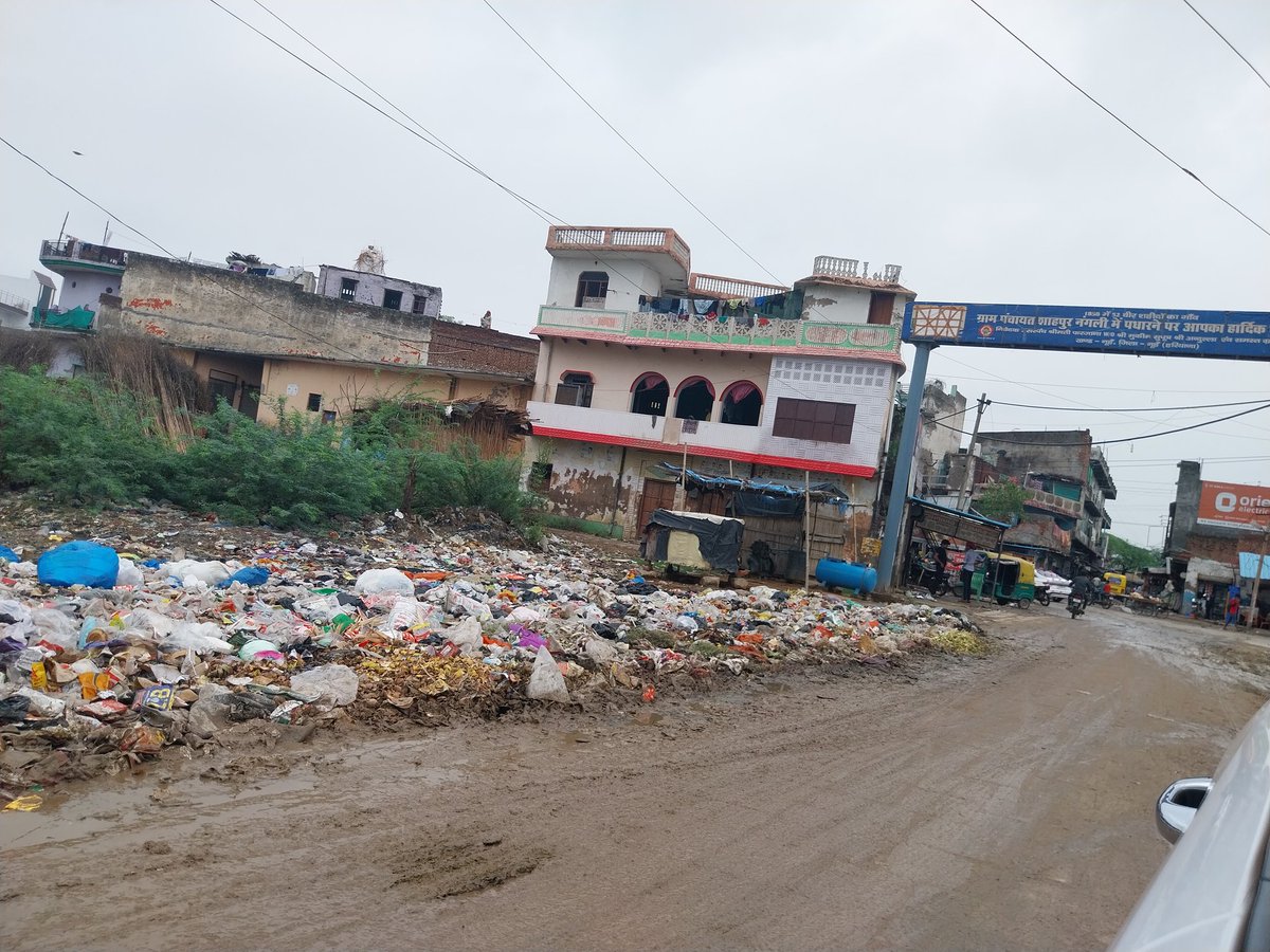 ZareenH1's tweet photo. @cmohry hi sir..   Nangli road nuh Haryana  ki ye kuch khoobusrat tasweere hai.. bhtt butaa haal hai sir.. roz hame bhi hamare bcho ko bhi prshaani jhelni pdti hai. Plz do something for this.. https://t.co/ezTgvfBjLI