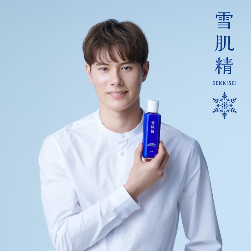 kose_sekkisei's tweet photo. ／
#雪肌精 ブランドアンバサダー❄️
#髙橋藍 選手 新・薬用雪肌精 
アザーカット公開✨ 
＼

甘草由来有効成分で
シミ予防も、肌あれケアも、徹底的に。

みずみずしさそのままにうるおい続く
新・薬用雪肌精を
ぜひお試ししてみてくださいね💙