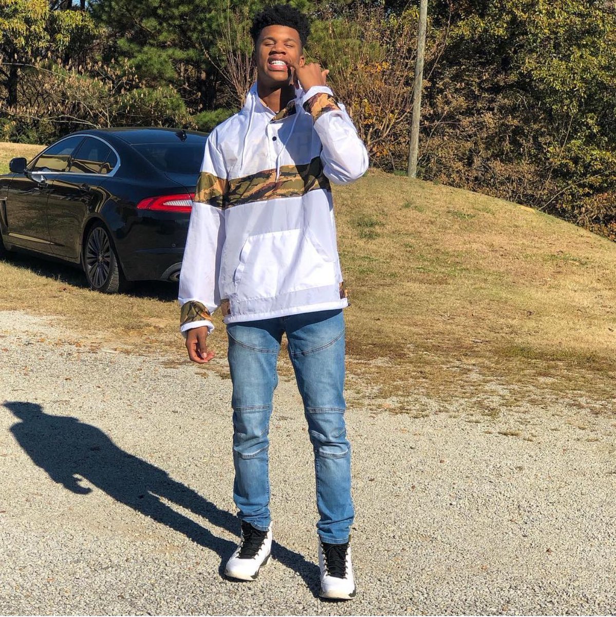 _jaylon3's tweet photo. i was wit a nigga on christmas u can tell🤣 https://t.co/2hdZ3gBwgP