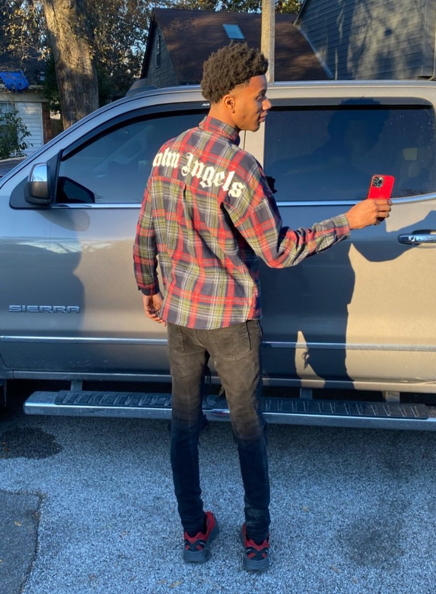 _jaylon3's tweet photo. i was wit a nigga on christmas u can tell🤣 https://t.co/2hdZ3gBwgP