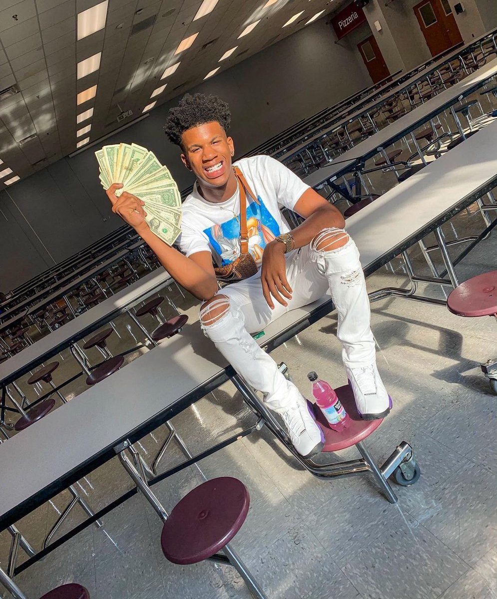 _jaylon3's tweet photo. i was wit a nigga on christmas u can tell🤣 https://t.co/2hdZ3gBwgP