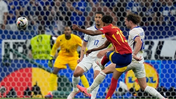 Spain 2-1 France

Who was your man of the match last night?

Your answer will be read in #VuvuzelaMuNtabwe with <a href="/dennis_mayega/">Dennis Mayega</a> on <a href="/GalaxyFMUg/">100.2 Galaxy FM Zzina!</a> at 8:45am.

#KagwirawoUpdates
#ESPFRA