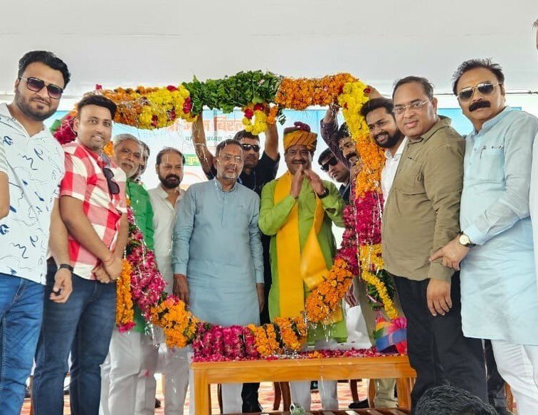 Kuldeep_Mathur_'s tweet photo. माननीय लोकसभा अध्यक्ष श्री ओम बिरला जी के पुनः लोकसभा अध्यक्ष बनने के उपरांत प्रथम बार कोटा आगमन पर
उनका स्वागत एवं अभिनंदन किया।
 कार्यक्रम में ऊर्जा विभाग के राज्य मंत्री श्री हीरा लाल नागर और विधायक कोटा दक्षिण श्री संदीप शर्मा, उपस्थित रहें । https://t.co/qXuEyYrE4j
