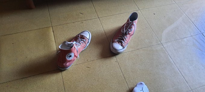 Converse qui ne demande qu'&agrave; &ecirc;tre lecher 😉 https://t.co/1AyDqnfjCw