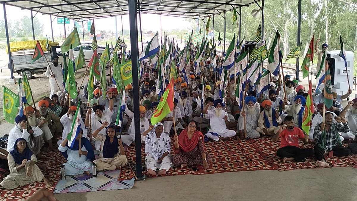 Update..
Punjab &amp; Haryana High court orders Haryana government to clear the road &amp; take off the barricades within a week. HC said situation is calm at border &amp; farmers have demands from the union govt so, they should be allowed to move towards Delhi.
#FarmersProtest