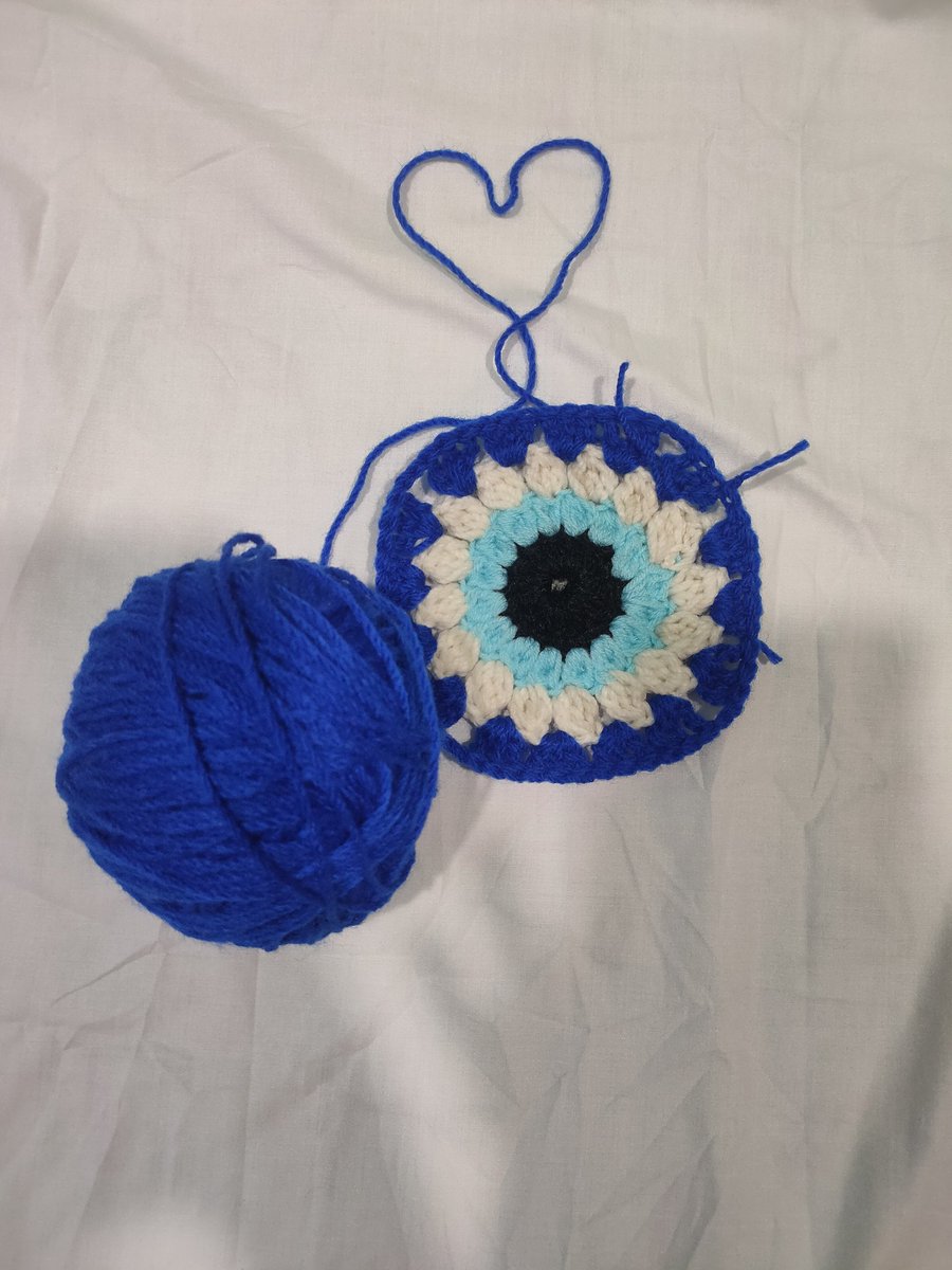 My first granny square ⬜ #crochet #crafting #forevercraft