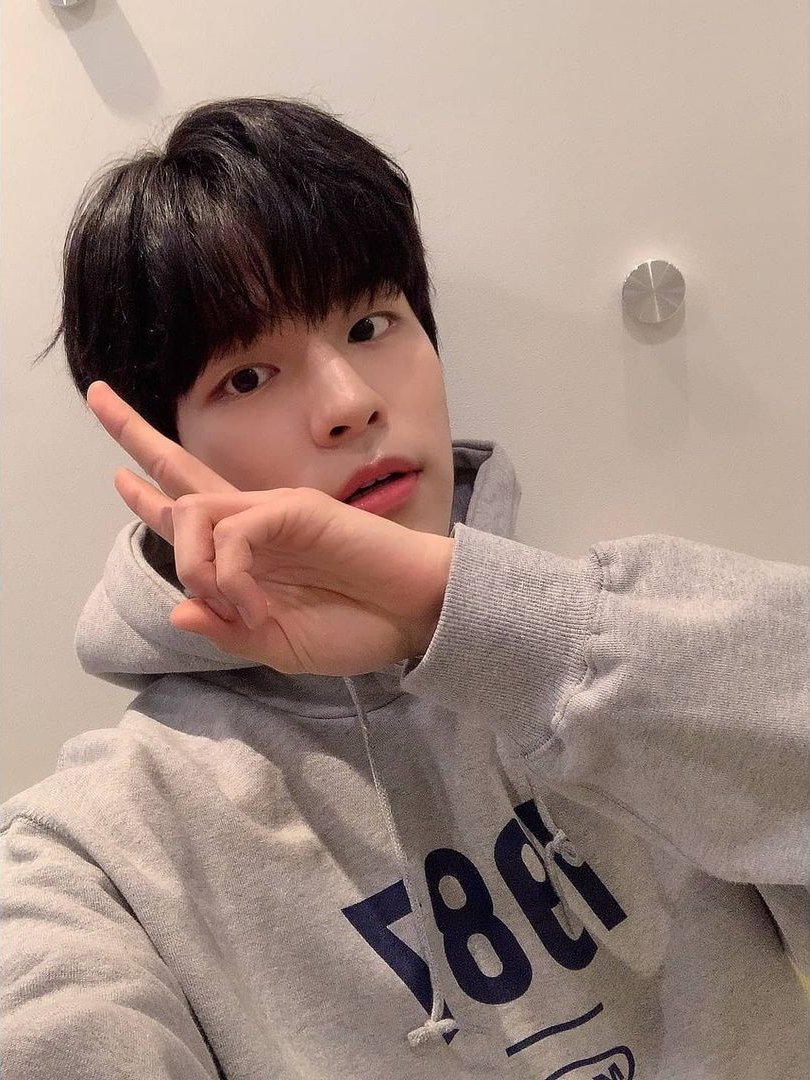 binniesexual's tweet photo. — ʂeungmin solo
el cachorro disfrutando de sus pocos momentos a solas~ https://t.co/xxiYVmSMAR