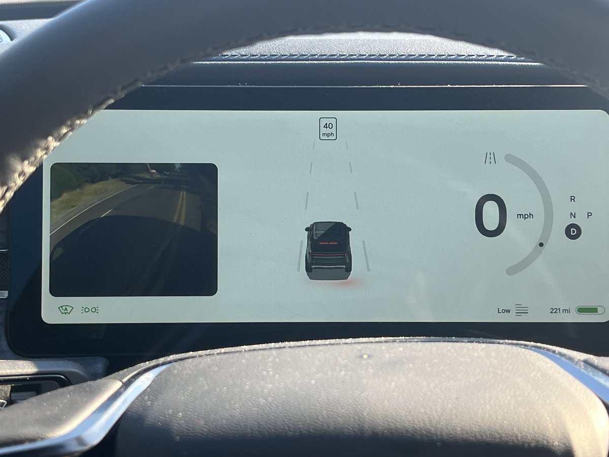 VishnuPCurious's tweet photo. @RJScaringe , thanks for the live camera view for blind spot monitoring . https://t.co/d8vaSxL6Ea