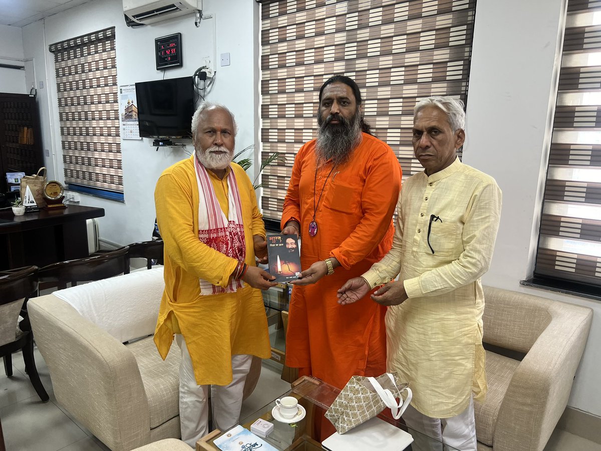 Umeshanand159's tweet photo. "Delighted to meet sh. RP Tiwari, VC of central university of Punjab @Bathinda 
Shriman ji, Your wisdom and experience are a valuable asset to the academic community. Your achievements and contributions are a benchmark for excellence."

शुभाशिष

#CUPB Bathinda https://t.co/rlxTutw8YM