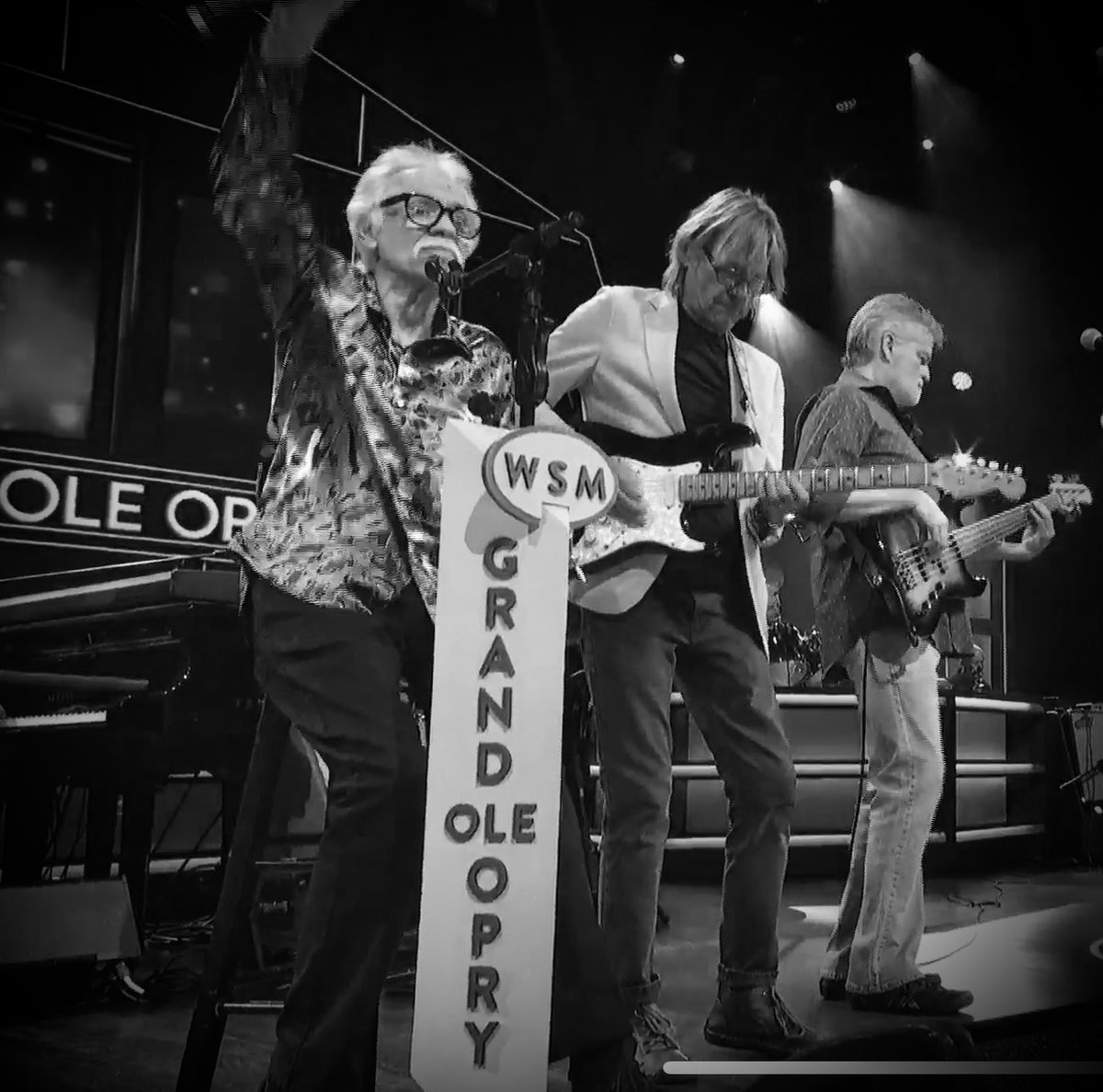 DARINFAVORITE's tweet photo. It was a privilege sharing the stage with you... @joebonsall  

@oakridgeboys #JoeBonsall #OakRidgeBoys https://t.co/c5lAbBEaDK