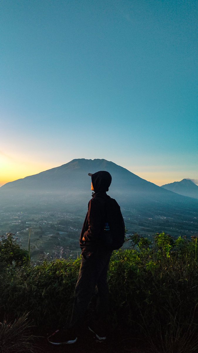 Clemens154's tweet photo. ☕ #realme8pro #lightroom #colorgreading #gunungandong #sunrise https://t.co/SHqBMzaj0u