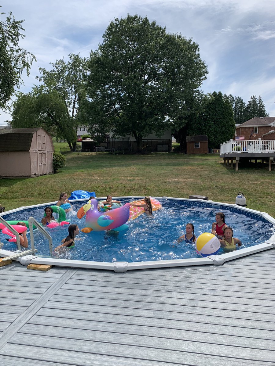Had a great pool party with the team today🌴☀️👙