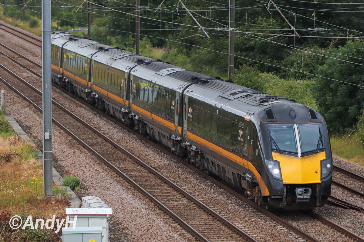 holtona72's tweet photo. #OneEightyWednesday returns for one week only due to my #ECML visit last Saturday. @GC_Rail units passing Marholm at lunchtime. 180104 northbound with 1N92 11.27 Kings Cross to Sunderland & 180108 with 1A64 from Sunderland heading to the capital. #Class180 #GrandCentral 6/7/24 https://t.co/7D8tK1oaaN