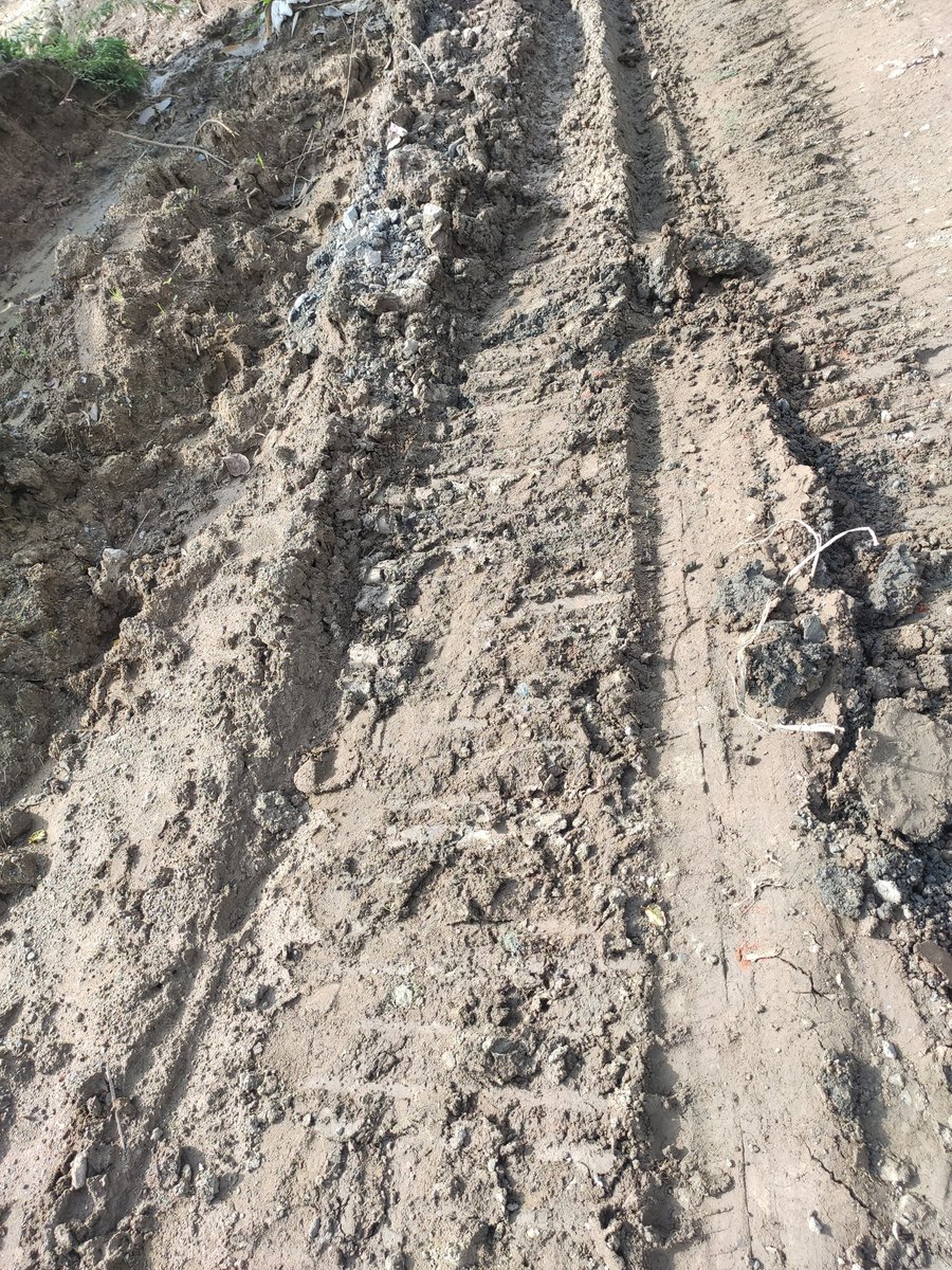 DilSeKhao's tweet photo. Very very poor road, full of mud. This is the only road for visiting ISKCON VESU TEMPLE. It's very risky for four wheeler and two wheeler drivers, and every day many many people visit the temple. https://t.co/cGG7Bwjtnk