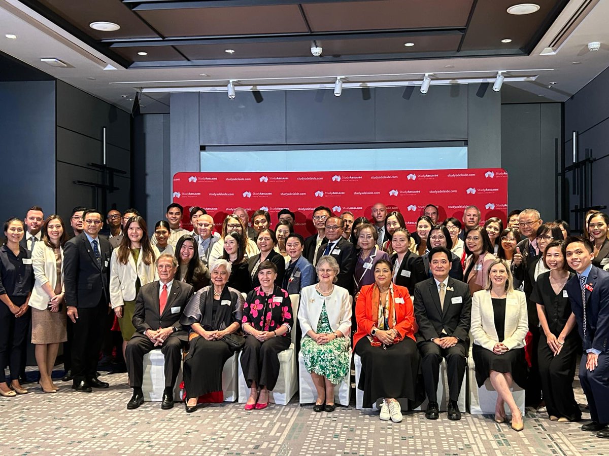 Angela Macdonald tweet media