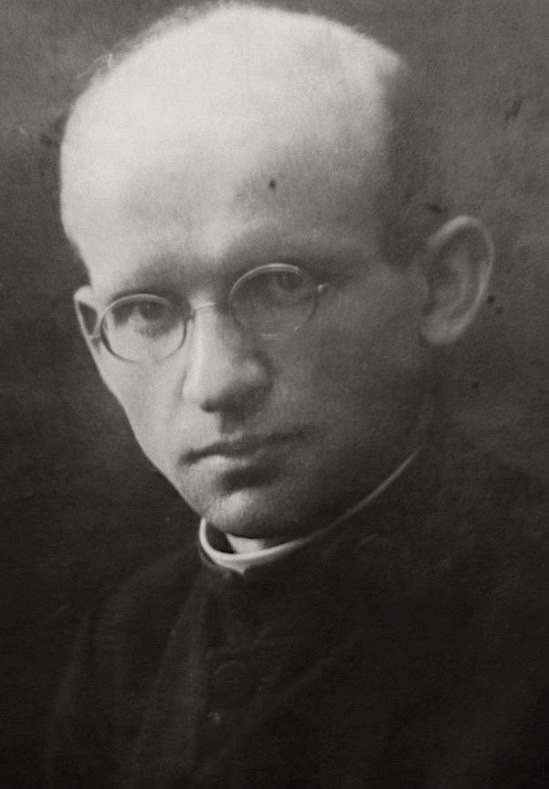 AuschwitzMuseum's tweet photo. 10 July 1882 | A Pole, Jan Pawołek, was born in Stary Popielów. A monk, Oblate (OMI).

In #Auschwitz from 30 July 1941.
No. 19025
He perished in the camp on 13 November 1941. https://t.co/cqTN76qIg7