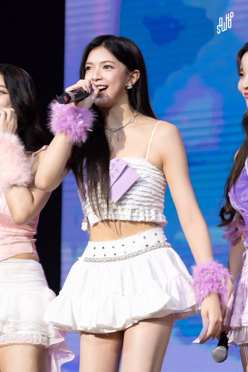 sowhop_ent's tweet photo. 🩷👑💫
#Elyn #Gen1es #DreamAJourney
#DreamAJourney_Gen1es1stFanEvent
#ExclusiveDateWithGen1es
#SowHop https://t.co/0dD337gIvS