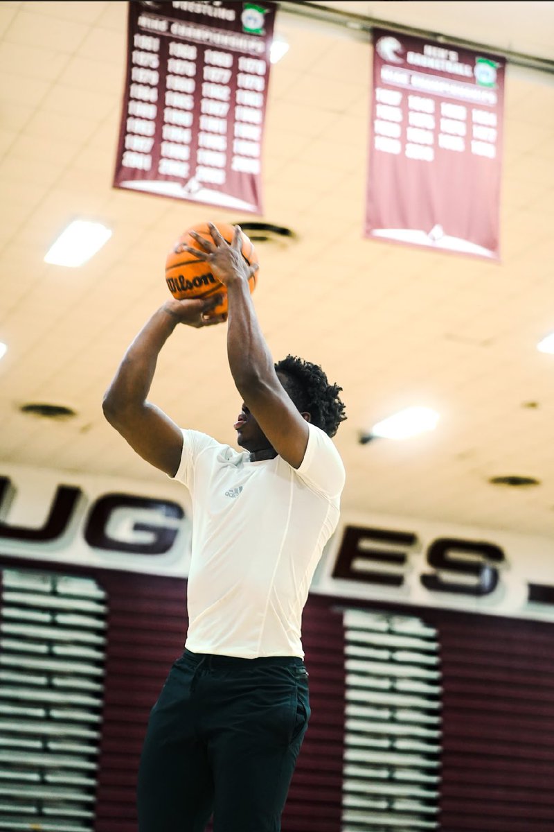ejarpa2's tweet image. Grinding Day by Day, Trying to get to where I need to be. Need the opportunity coaches, believe in me. Recruitment 100% open to any schools.