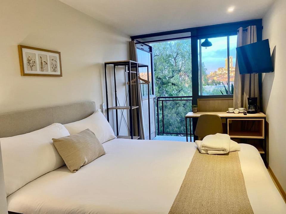 ¿Van a Querétaro y buscan un hospedaje guapo y a buen precio? Es momento de conocer Casa Marina. 

Les va a encantar. 

Info: airbnb.mx/rooms/11269276…