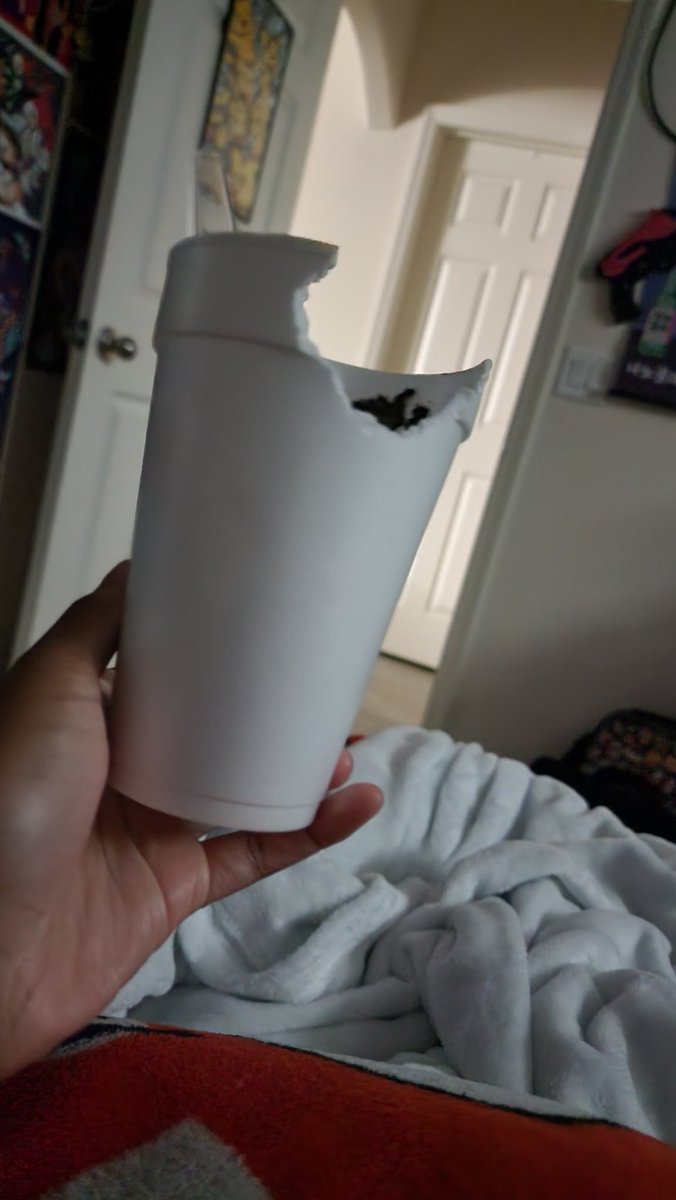 so im just chillin eatin ice cream in a cup and <a href="/xGomezFL/">GomezFL</a> is like oh can I have a bite and im like yea and then wtf