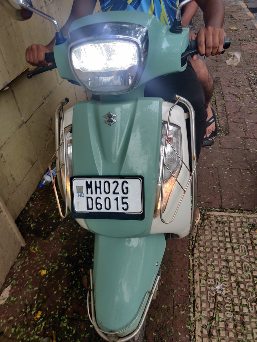 TulshanGautam's tweet image. @mybmc @mybmcWardHW @ShelarAshish @ShivsenaUBTComm @ShivSenaUBT_ @Sena_Tweets @Dev_Fadnavis @RoadsOfMumbai @nitin_gadkari @MMVD_RTO @MumbaiPolice #yulu #quickcom #blinkit #BIKERS daily ride on footpath opp holy family hospital BANDRA WEST