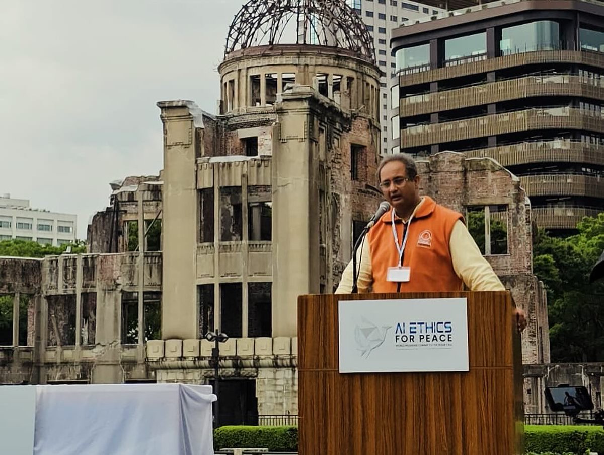 10 जुलाई 2024 को हिरोशिमा, जापान में World Religious Commit to the Rome Call के दूसरे दिन भारत के एकमात्र प्रतिनिधि के रूप में अखिल विश्व गायत्री परिवार प्रतिनिधि एवं देव संस्कृति विश्वविद्यालय प्रतिकुलपति आद. <a href="/DrChinmayP/">Dr. Chinmay Pandya</a> जी ने ऐतिहासिक Hiroshima Appeal पर हस्ताक्षर किए।