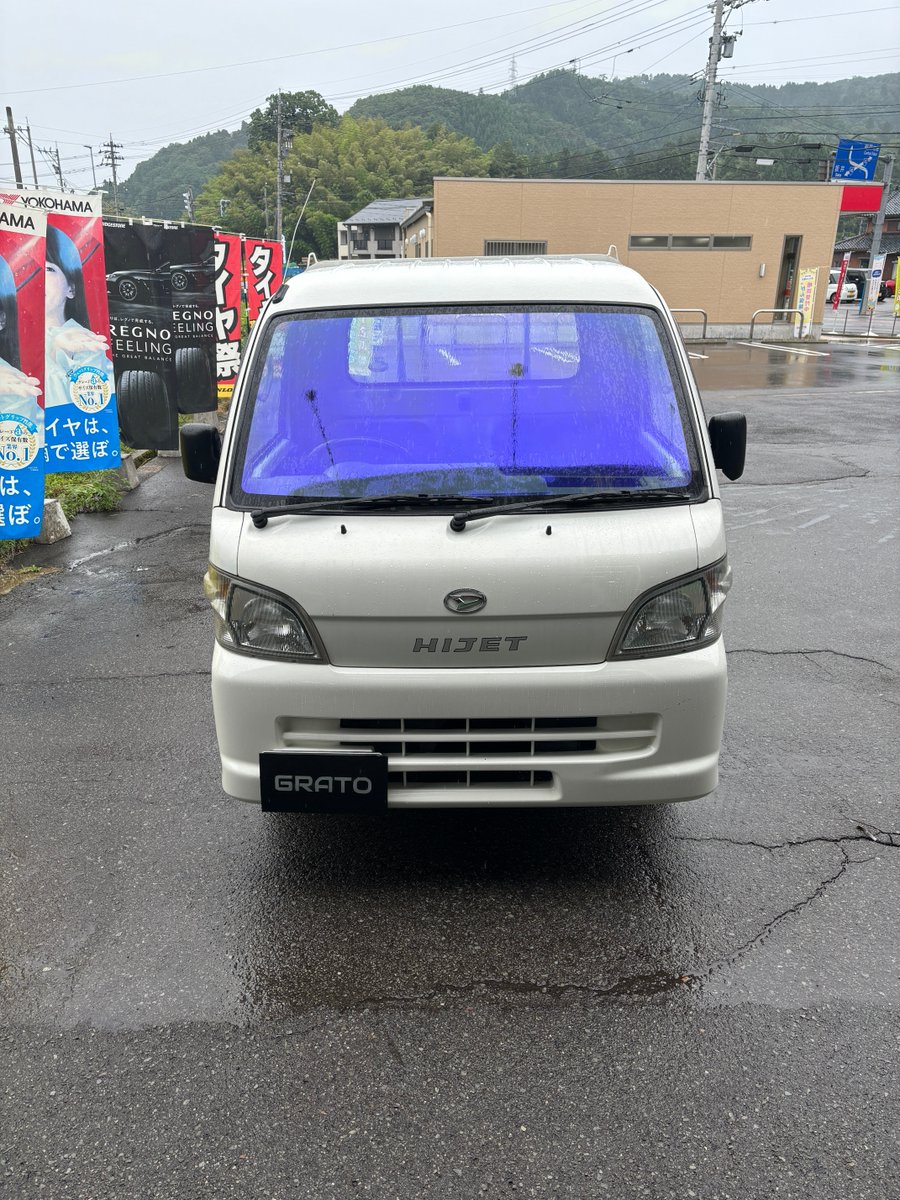 grato07131's tweet photo. ハイゼットトラックのガラス全面にピュアゴースト施工しました。

全面フル発色です！

 #タイヤショップ #グラート #福井 #カーフィルム #スモークフィルム #ブレインテック #ピュアゴースト https://t.co/cQz2itTNP0