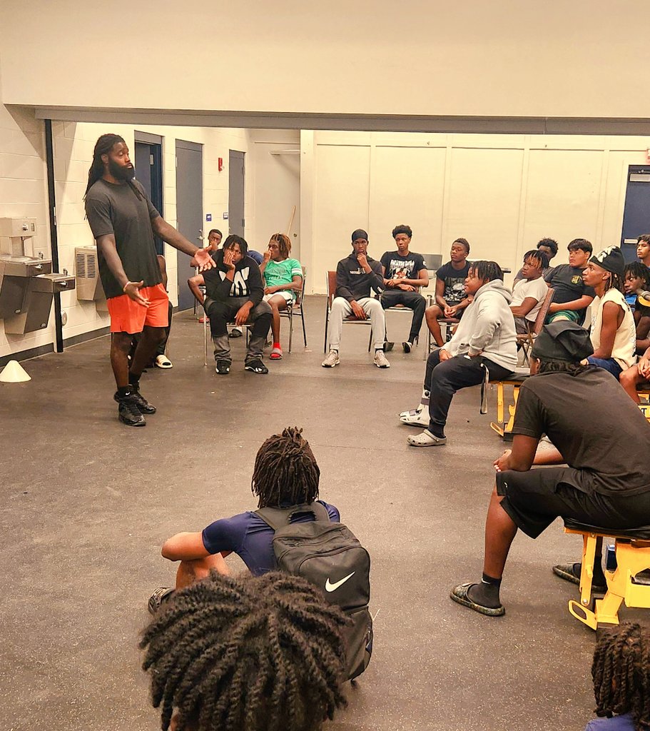 mtstockton1's tweet photo. Thanks to former NFL Pro  Mario Addison for coming by and spreading some words of wisdom to my Young Champs today before practice/workouts. They were locked in to everything you said. 
I appreciate it, man.
Welcome back anytime! 
#GoWildcats
1% Better https://t.co/Bvdz9ncbHQ