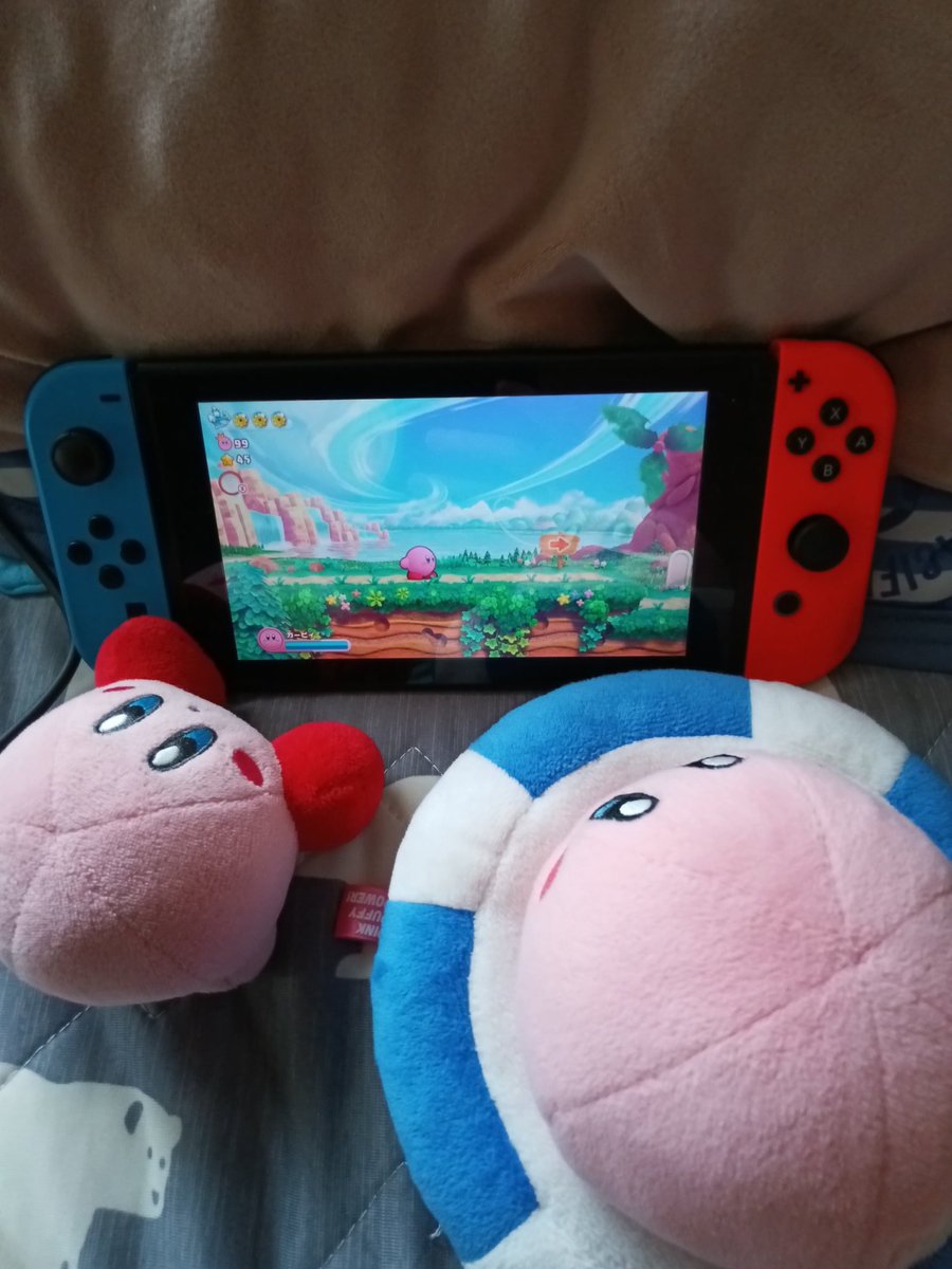 rio_game_switch's tweet photo. @mannmarupoyo カービィで遊ぶカービィ(？) https://t.co/jO28zYkrAc