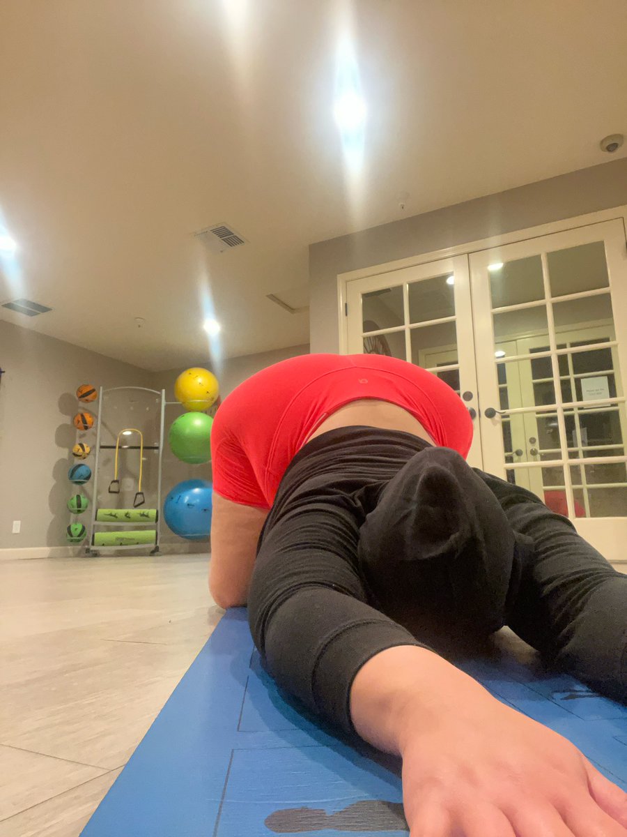 yogagirlmo's tweet photo. I love a late night yoga session 😜🙏🏻 #yogagirl #thicklatina #onlyfansmodel #bbw https://t.co/Z60qnOnPFx
