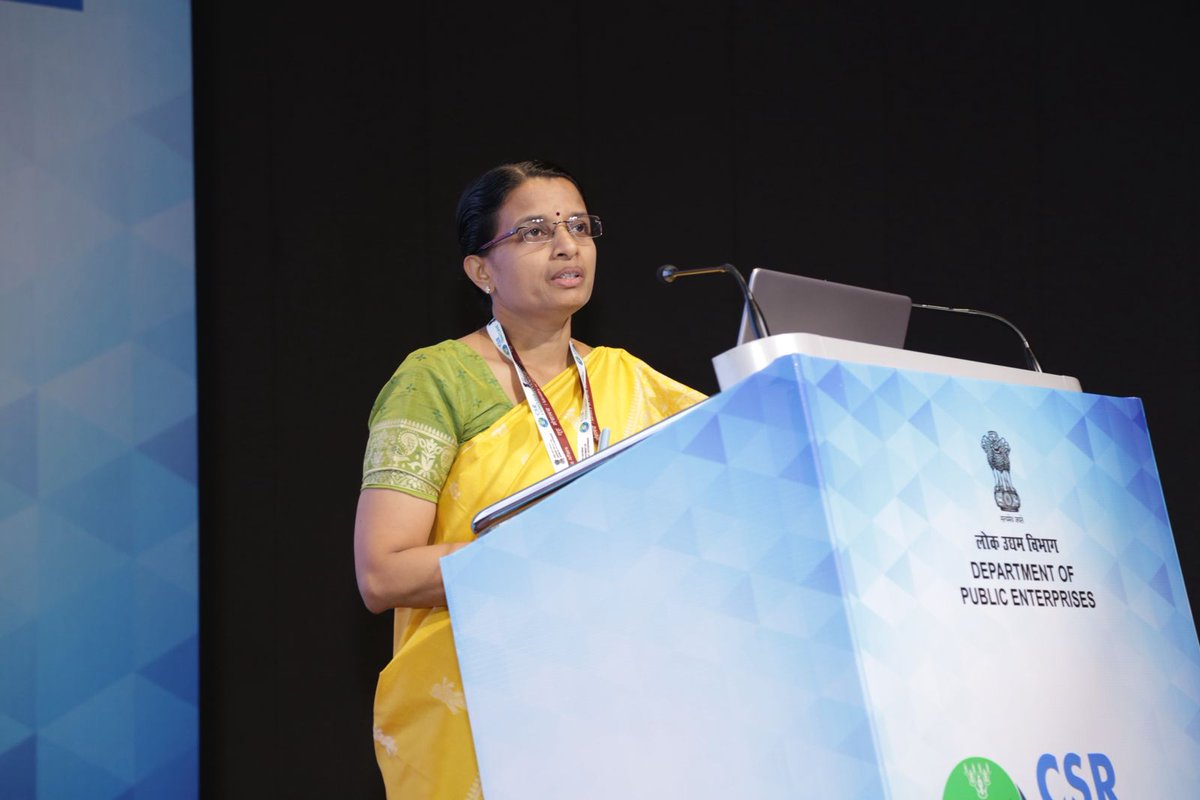 DPE_GoI's tweet photo. A. Sirija, Economic Advisor, Department of School Education and Literacy, providing an overview of the Vidyanjali program
#CSRConclave2024 https://t.co/opKzU4juTS