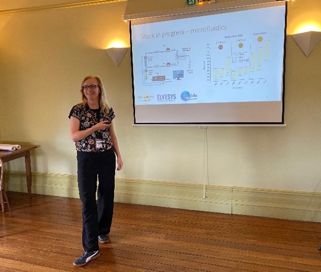 micro4nano's tweet photo. On July 3rd, Dr. @Mariana Köber from the @icmabCSIC and @CIBER had the opportunity to present some of the work performed within the #Micro4Nano at the "5th workshop on solution based synthesis of nanomaterials and their organisation for hybrid device structures" held in Biarritz. https://t.co/Id327yTAM6