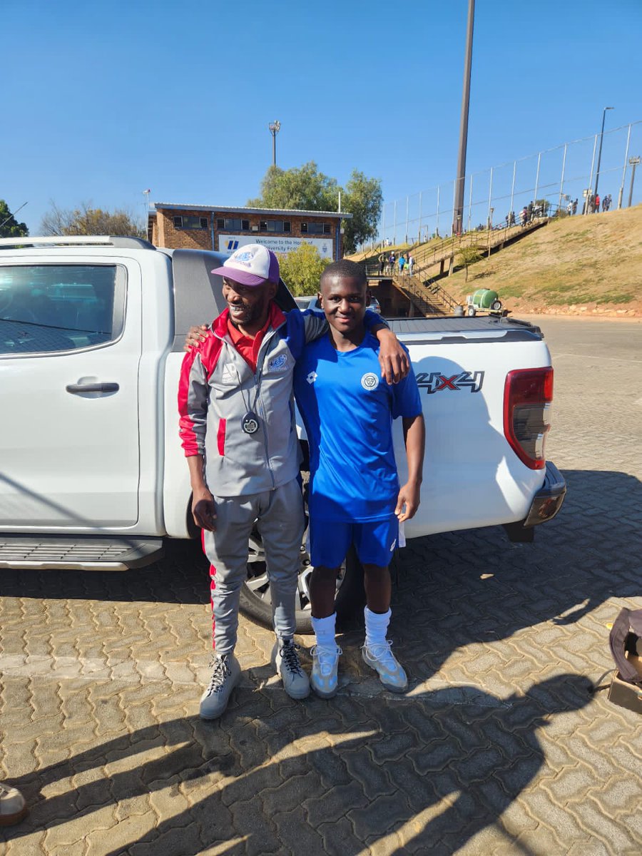 CoachTsetse's tweet photo. Forever hard working kante... Solid as rock https://t.co/b4lNXM31ut
