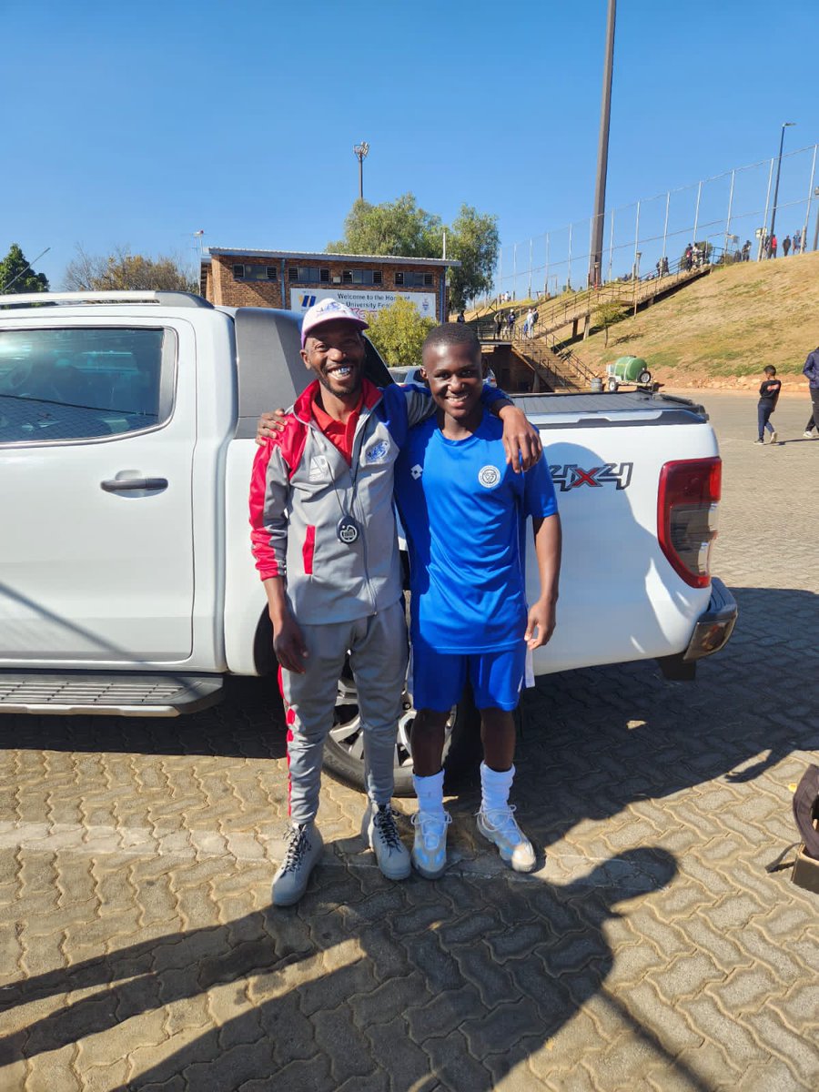 CoachTsetse's tweet photo. Forever hard working kante... Solid as rock https://t.co/b4lNXM31ut