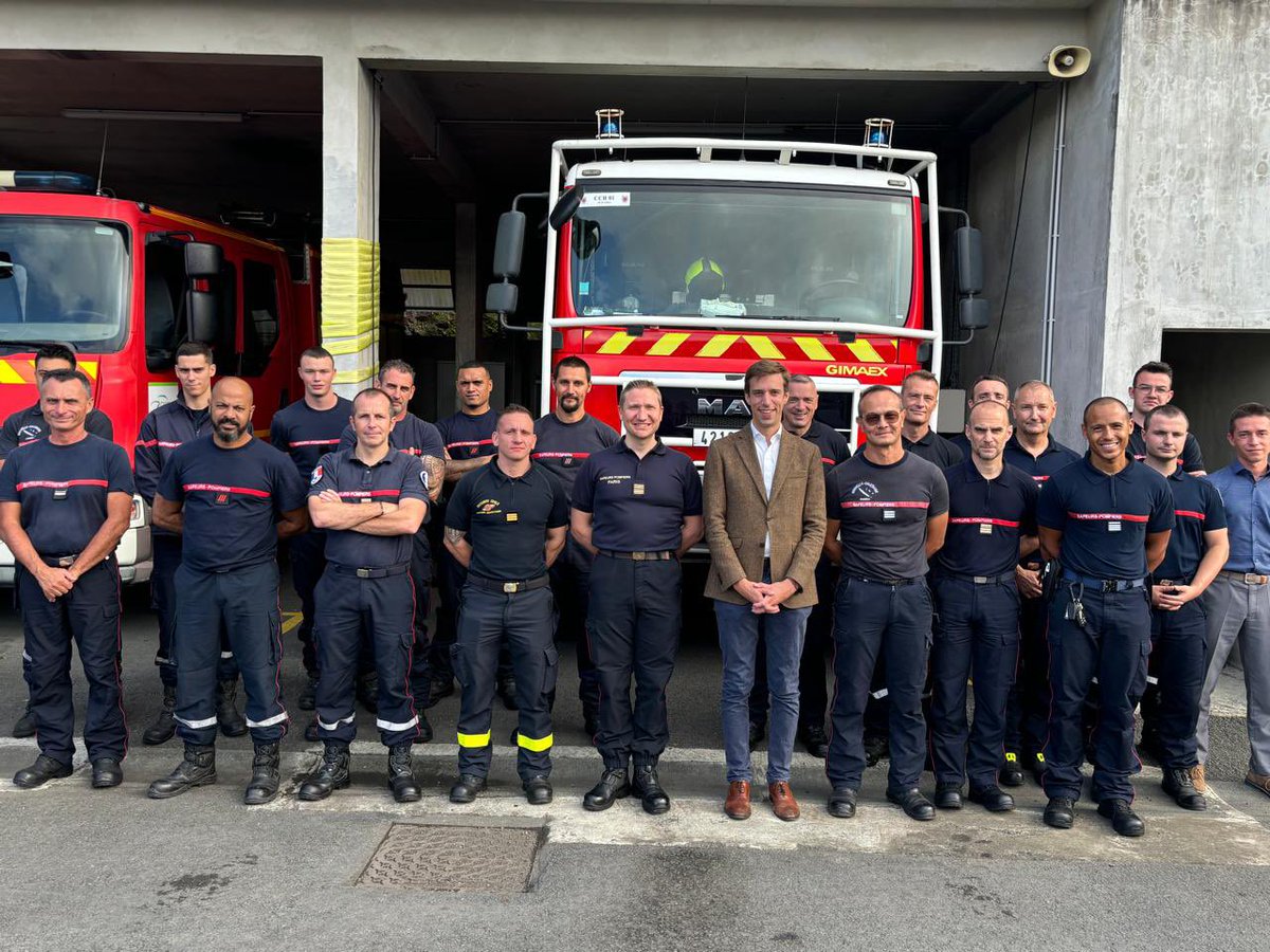 HC98800's tweet photo. #NouvelleCalédonie | Renforts nationaux de sécurité civile.

Dans la gestion de la crise, ils jouent un rôle essentiel notamment au côté des sapeurs-pompiers calédoniens aussi fortement sollicités.

#sapeurspompiers
#sécurité https://t.co/O46vdoj5ZA