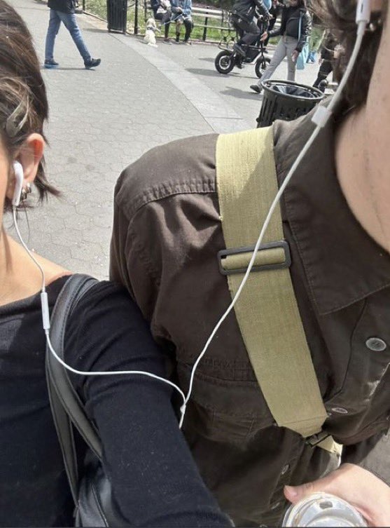 redejil's tweet photo. Sisa semalam sama Gene. 🥰 https://t.co/1QvWvPMFlT