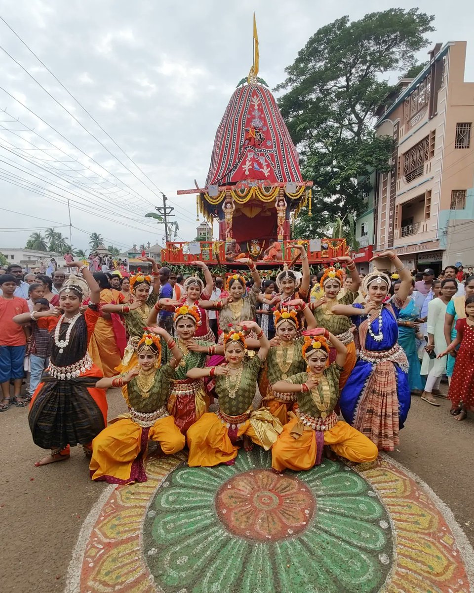 DPriyanka16's tweet photo. ଶ୍ରୀଚରଣରେ ନୃତ୍ୟ ସେବା...🙏🙇‍♀️

#JagannathRathYatra #paralakhemundi https://t.co/4et91adHrU