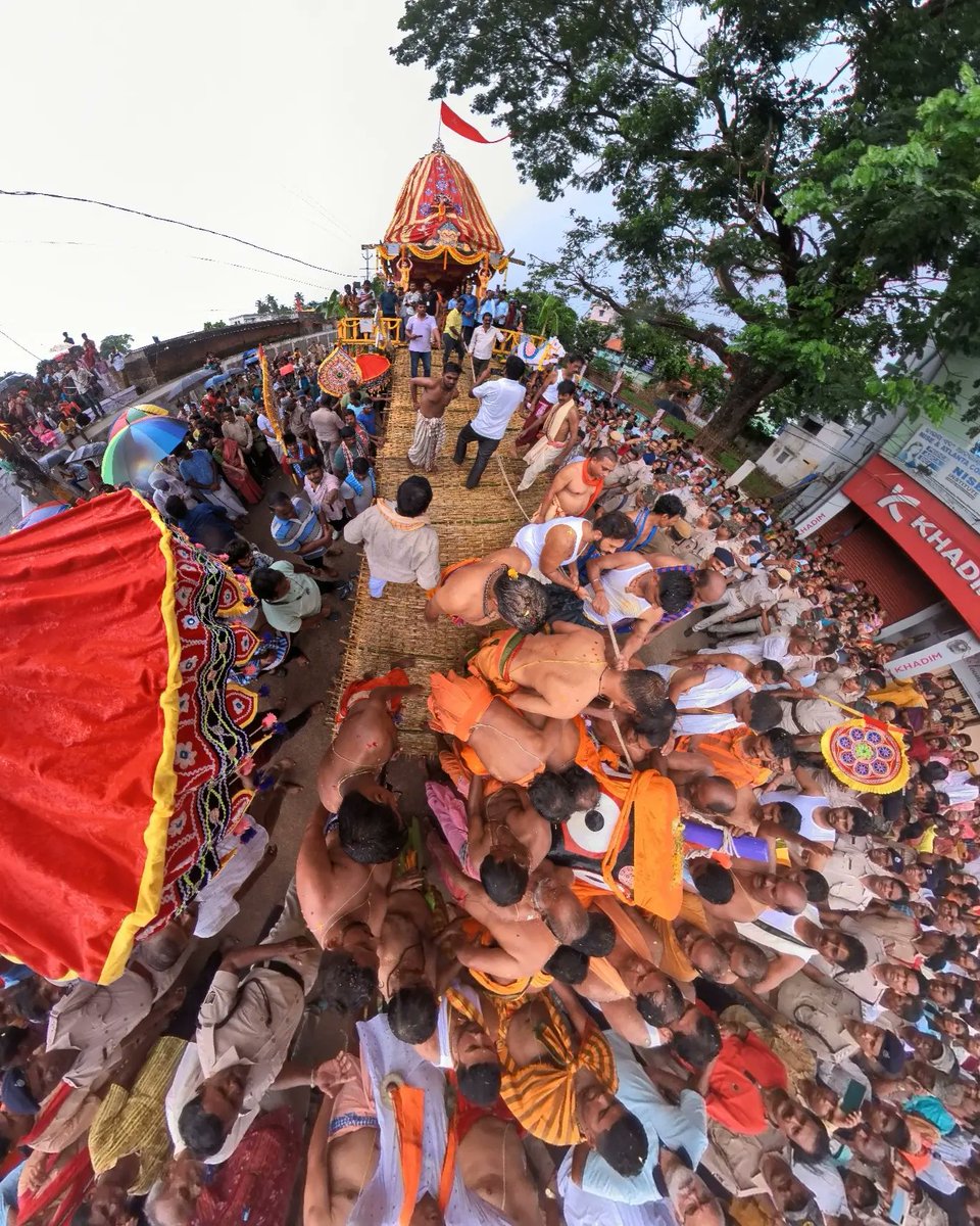 DPriyanka16's tweet photo. ଶ୍ରୀଚରଣରେ ନୃତ୍ୟ ସେବା...🙏🙇‍♀️

#JagannathRathYatra #paralakhemundi https://t.co/4et91adHrU