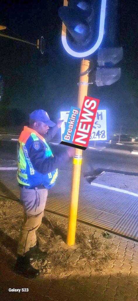 CityofJoburgZA's tweet photo. 🚫📜 Remove illegal posters to dodge fines! 🚔 @JoburgMPD BMU is clearing up, keeping Joburg clean. Want to advertise legally? Apply through @CoJDevPlanning Outdoor Advertising. Let's keep our city tidy and compliant! #JoburgServices #CleanJoburg ^MR https://t.co/8AAgjPig6K