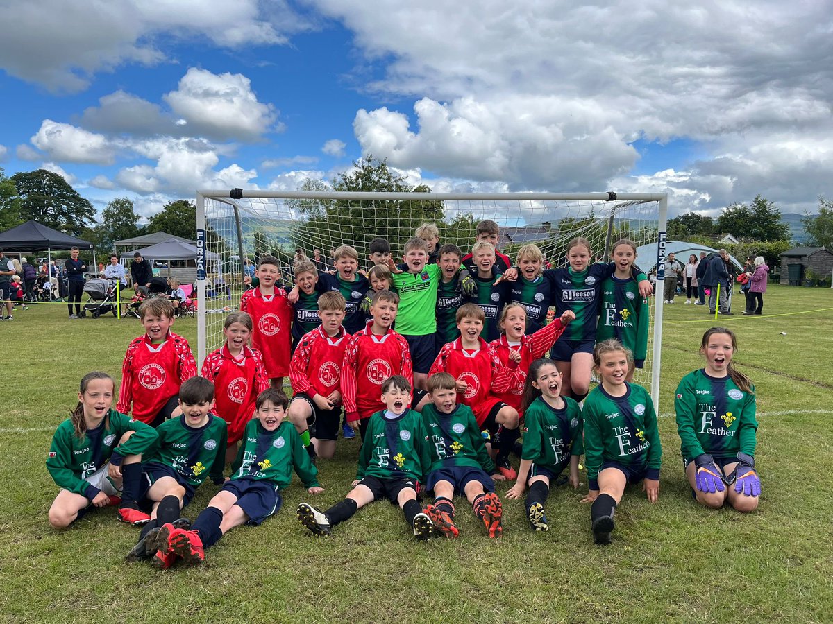CPDLlanfairDCFC's tweet image. Fantastic to have 3 Teams playing in the Junior competition at the wknd, all doing amazingly well, thank you to all the brilliant players, the families and especially the coaches for giving them the opportunity to play ....👏⚽️