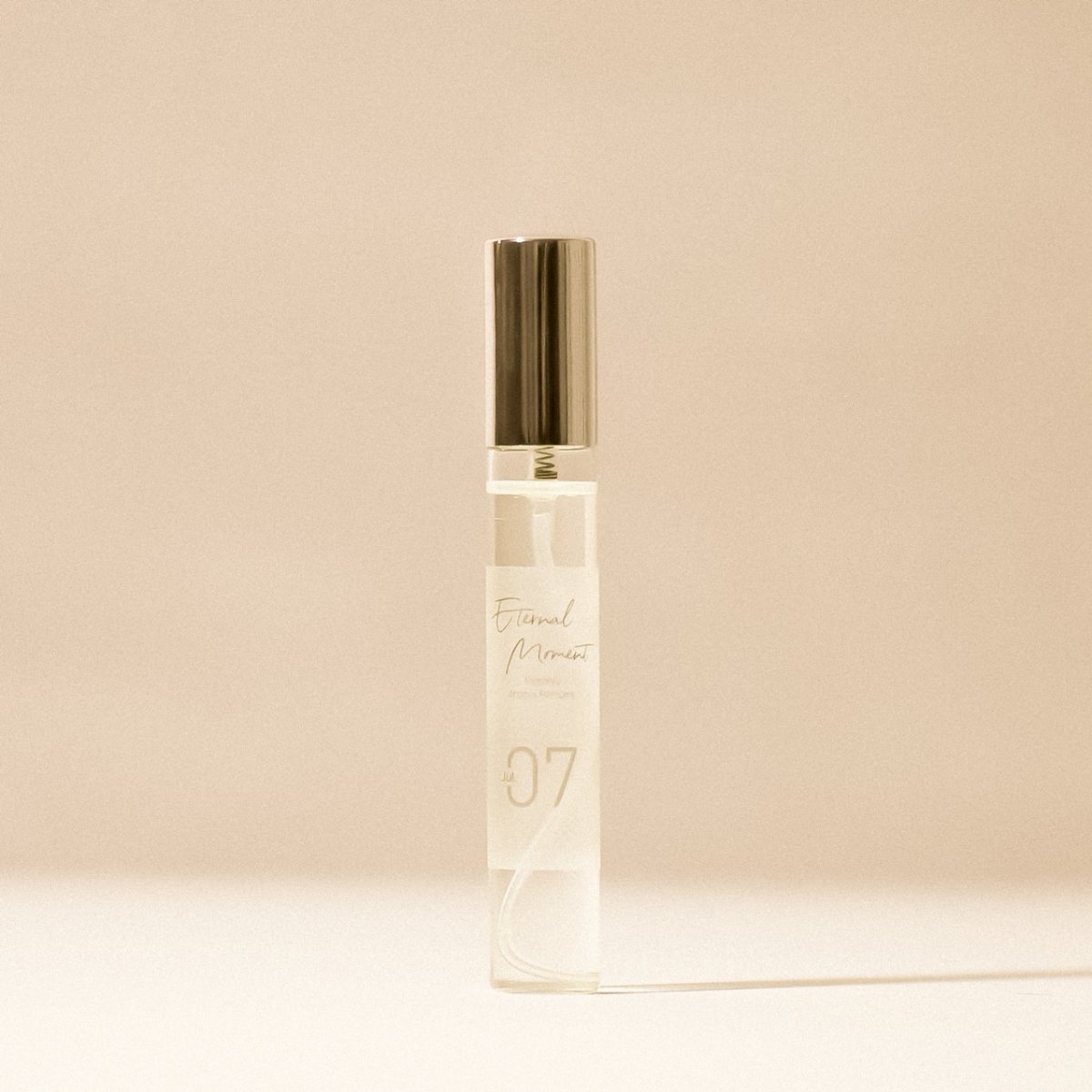 6oo_official's tweet photo. MONTHLY PERFUME
もうすぐ梅雨が明け、突き抜けるような青空が眩しい7月。今月の香りはベルガモットをベースとした光り輝く水面をイメージしたフレッシュな香りが気分を前向きに高め、緊張やストレスの緩和をサポートします。
爽やかな香りを纏って夏を過ごしませんか。
#7月の香り
#ベルガモット
#6oo https://t.co/dzBOzGRSQZ