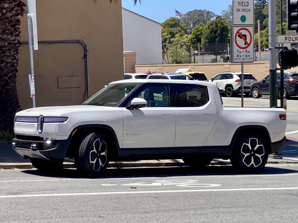 Gotta’ love the new Ford Bronco… spotted on a recent US trip along with Rivian pick up,.. better looking than the Tesla and Jaguar driverless cars testing on the streets of San Francisco