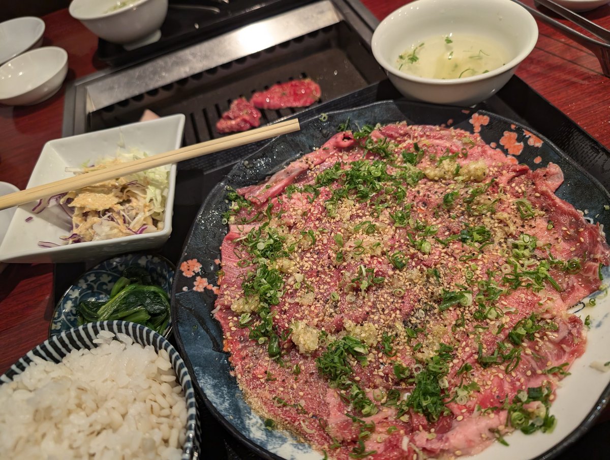 KeiErabu's tweet photo. プログラマー時代の先輩とランチ🐮
大人になると時間取るのも大変になるけど、誘ってくれるの嬉しいなぁ😆

子供の写真可愛すぎた…🤤 https://t.co/3Z81rbM971