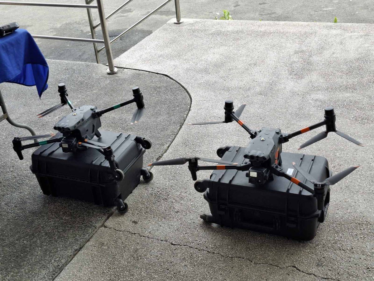 PTVph's tweet photo. TINGNAN: Ininspeksiyon ni QCPD Director PBGen. Redrico Maranan ang kanilang kagamitan kabilang ang drones, EOD robot, at gears bilang paghahanda sa ikatlong State of the Nation Address (SONA) ni Pangulong Ferdinand R. Marcos Jr. sa Hulyo 22. | via Bernard Ferrer

(1/2) https://t.co/RuXRpga4aA