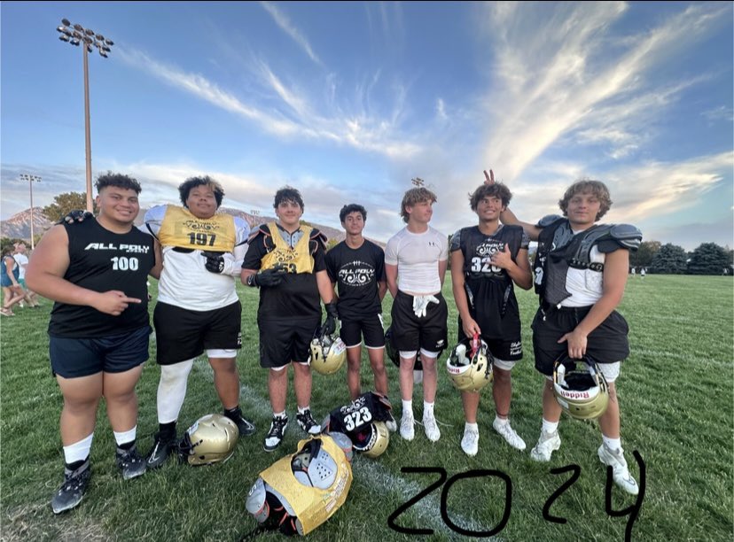 mailei67388's tweet photo. Over the years, all of the talent @AllPolySports had to offer has helped me become a better athlete. Blessed to have made it as MVP this year along with ma boy @MasonClark08 !!🙏🙏🔥🏈🇹🇴 https://t.co/a6sF4i28QA