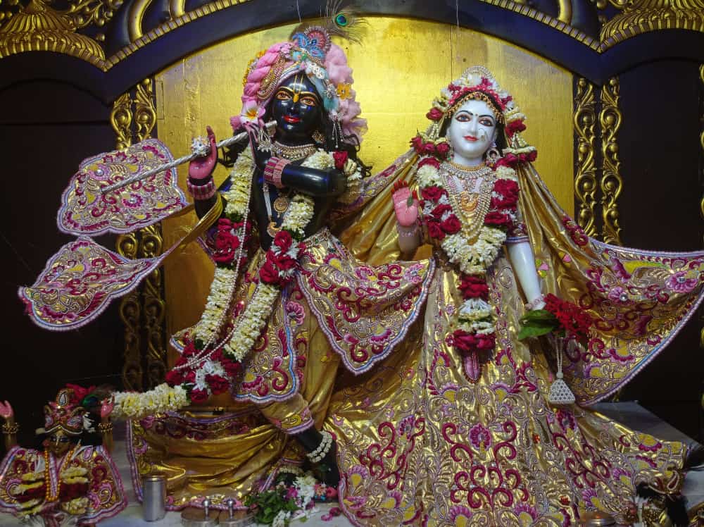 IskconAmravati's tweet photo. ━❀꧁𝐻𝑎𝑟𝑒 𝐾𝑟𝑖𝑠ℎ𝑛𝑎꧂❀━

     🙏🏽 Sringar Aarti Darshan 📿
   🌷Sri Sri Rukmini Dwarkadhish || ISKCON Amravati🌷

  ━❀꧁10/07/2024 ꧂❀━

#ISKCON #iskconamravati #ISKCONMoscow #harekrishna #Krishna #KrishnaGyan #Radheshyam #Rain #Maharashtra #RainySeason #amravati https://t.co/EUKsox9eeM