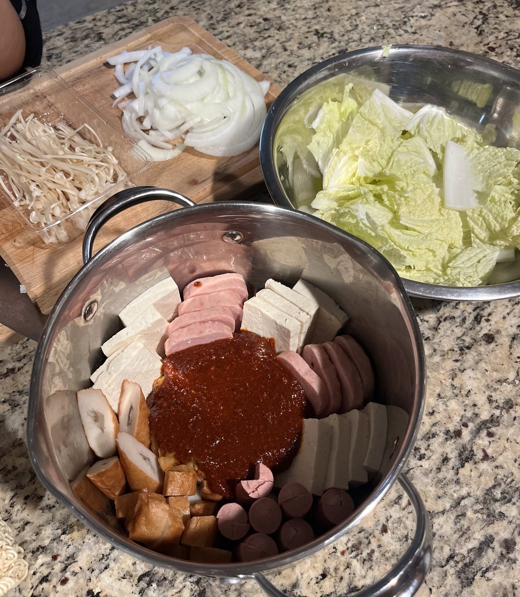 catboysuh's tweet photo. hot pot is sooo serious to us in this household #ChefAsh https://t.co/KwEoGx6IAt