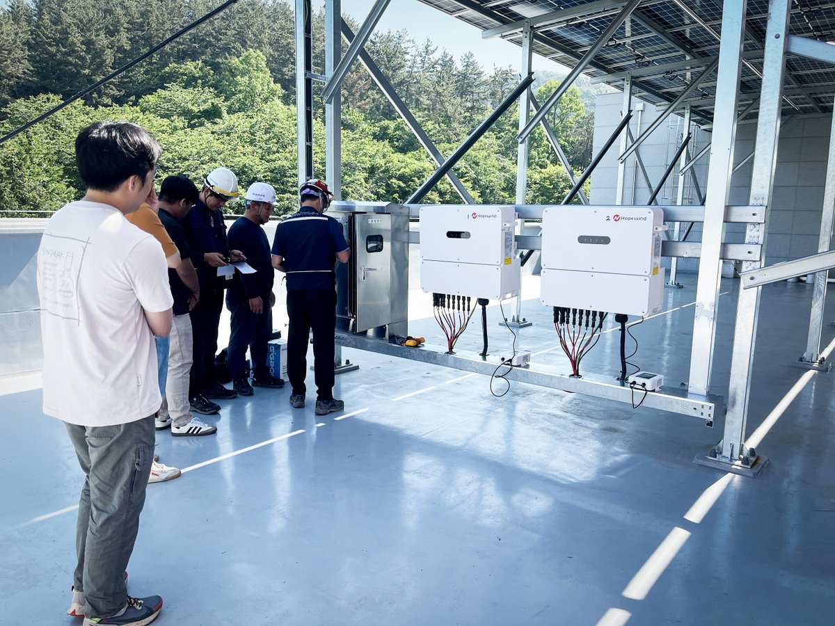 Hopewind123's tweet photo. 🏭 The 100kW Rooftop Solar Project in Jinju-City, Korea is now live, thanks to the cutting-edge inverters provided by Hopewind! This project features two Hopewind 60kW C&amp;I PV String Inverters, setting a new benchmark for efficiency and performance in the renewable energy sector. https://t.co/YTfF5UgJOQ