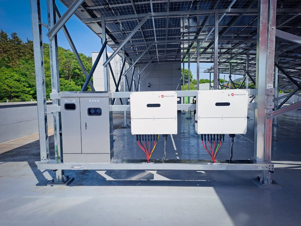 Hopewind123's tweet photo. 🏭 The 100kW Rooftop Solar Project in Jinju-City, Korea is now live, thanks to the cutting-edge inverters provided by Hopewind! This project features two Hopewind 60kW C&amp;I PV String Inverters, setting a new benchmark for efficiency and performance in the renewable energy sector. https://t.co/YTfF5UgJOQ